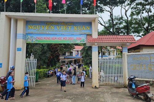 Vì sao phòng chỉ đạo tạm dừng dạy câu lạc bộ nhưng trường vẫn 'phớt lờ'?