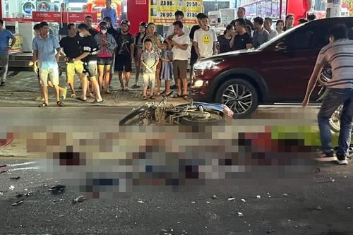Hai xe máy va chạm kinh hoàng đêm Trung thu, 3 người tử vong