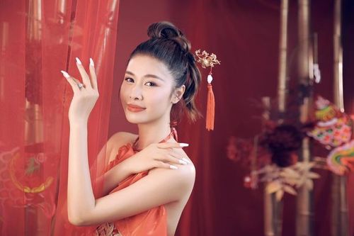 Bà xã Đăng Khôi hóa Hằng Nga xinh đẹp, hé lộ điều bất ngờ về con trai 11 tuổi