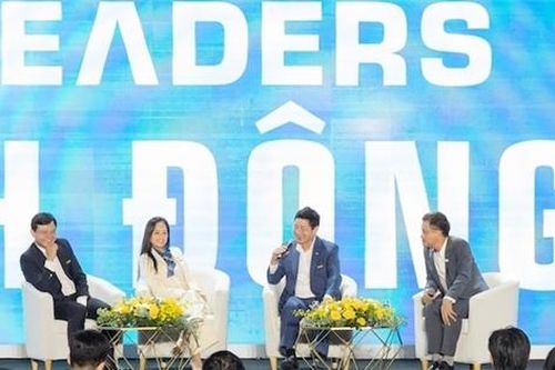 Lãnh đạo theo phong cách 'đi cày' hay rảnh tay là đánh golf?