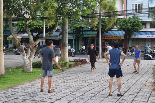 Động viên nhau rèn luyện sức khỏe