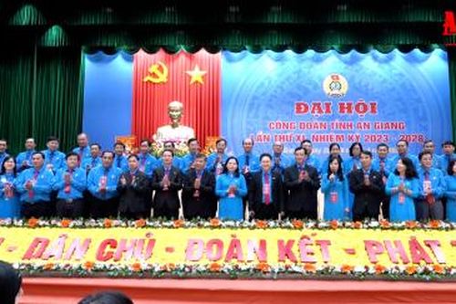 Ông Lâm Thành Sĩ giữ chức Chủ tịch Liên đoàn Lao động tỉnh An Giang khóa XI