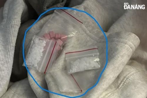Bắt 2 đối tượng mua bán trái phép chất ma túy