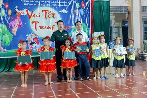 Trung thu ấm áp cho gần 1.200 trẻ em Nậm Nhừ