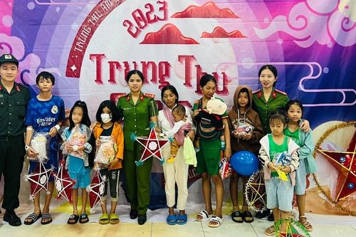 'Trung thu cho em' tại xã Ia Pết và Bệnh viện Nhi tỉnh Gia Lai