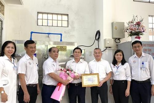 Bếp ăn từ thiện Bệnh viện Đa khoa tỉnh Khánh Hòa được trao tặng Tủ hấp cơm công nghiệp