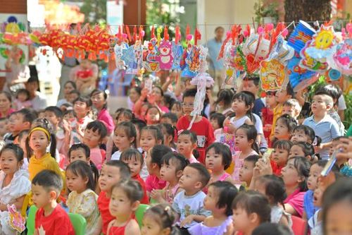 Mầm non Lý Tự Trọng tổ chức 'Vui tết trung thu'
