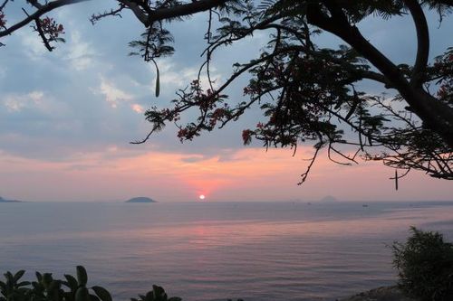 Về Nha Trang tắm biển