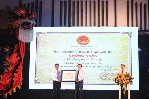 Hội An đón nhận danh hiệu Di sản văn hóa phi vật thể quốc gia Tết Trung thu