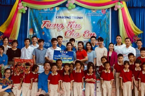 Chương trình 'Trung thu cho em' tại Chiềng Ken (Văn Bàn)