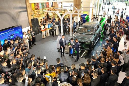 Khối ngoại mạnh tay gom cổ phiếu HUT, doanh thu quy ước năm 2022 của Tasco vượt 1 tỷ USD