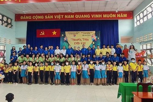 Tuổi trẻ VINACHEM: Mang Trung thu đến với các bé huyện Cần Giờ