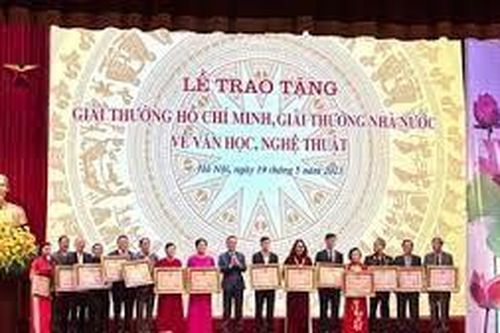 Chậm chi trả tiền thưởng văn học nghệ thuật: Sự vướng mắc về thủ tục và nỗ lực giải quyết