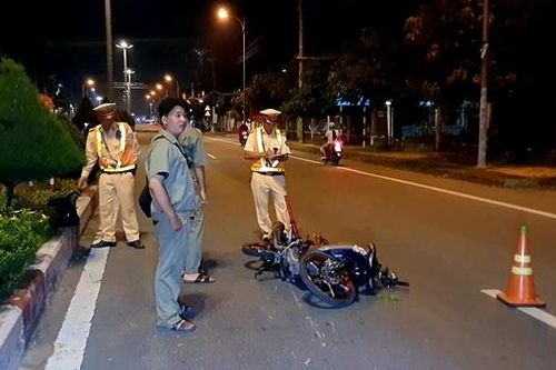 Hai xe máy tông nhau, 3 người thương vong