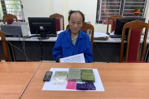 Mang 2,5 bánh heroin từ biên giới về bán kiếm lời