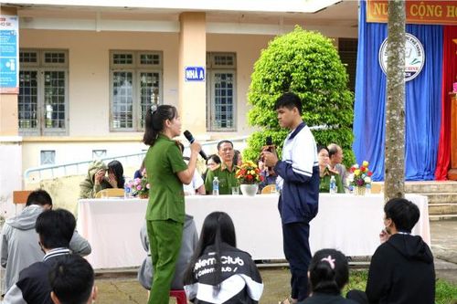 Tuyên truyền pháp luật đến học sinh trên địa bàn tỉnh Kon Tum