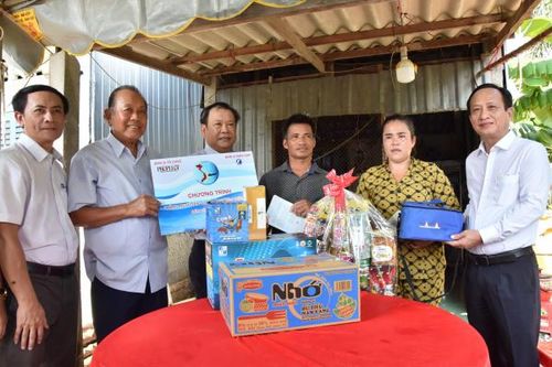 'Cùng ngư dân thắp sáng đèn trên biển' đến với tỉnh Bạc Liêu