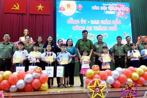 Công an TPHCM tổ chức Tết Trung thu vui tươi, ấm áp cho con cán bộ chiến sỹ