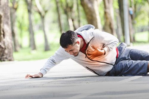 Làm gì để tránh đột quỵ khi chơi thể thao?