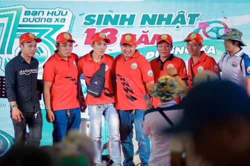 'Bạn hữu đường xa' đón tuổi 14 tại Cần Thơ