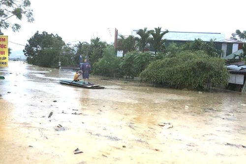 Tìm thấy thi thể cụ ông bị nước lũ cuốn trôi ở Nghệ An