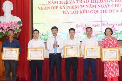 Quốc Oai biểu dương, khen thưởng nhiều tấm gương người tốt - việc tốt