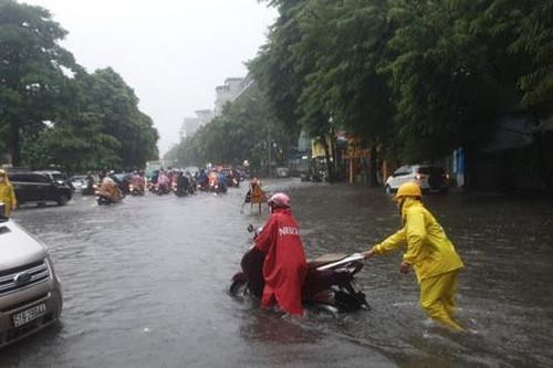 Úng ngập nội đô Hà Nội, vì sao?