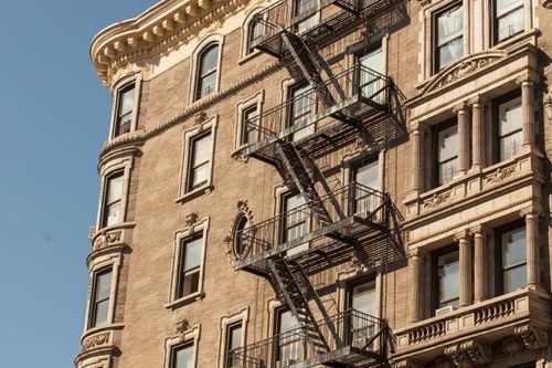 Câu chuyện phía sau những chiếc cầu thang thoát hiểm - biểu tượng nổi tiếng của New York