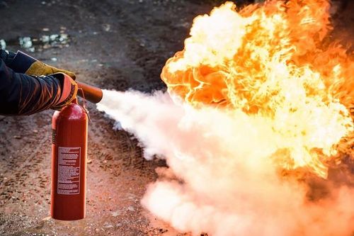 Cháy do chập điện, chữa cháy bằng cách nào để an toàn, hiệu quả?