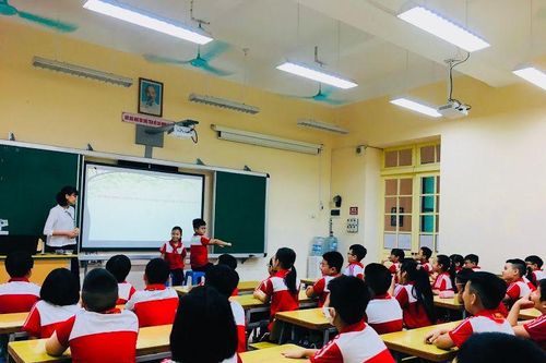 Chèn môn tự nguyện vào chính khóa: Bộ Giáo dục và Đào tạo chỉ đạo rà soát