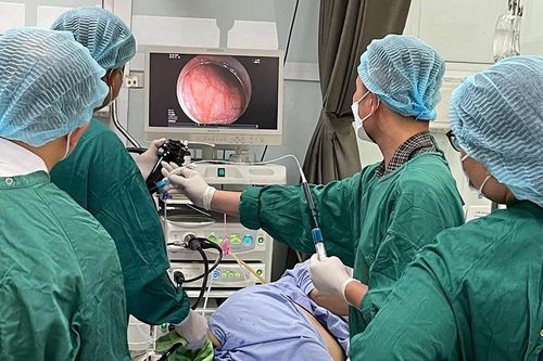 Điều trị ung thư đại trực tràng sớm cho một phụ nữ không cần phẫu thuật