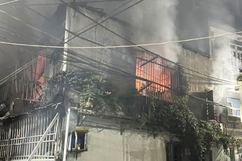 Kịp thời cứu thoát 6 người trong vụ cháy nhà ở Đà Nẵng