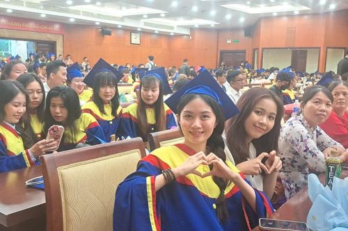 Trường Cao đẳng Đại Việt Sài Gòn trao 1,6 tỷ đồng học bổng cho sinh viên