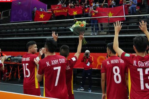 ĐT Việt Nam cầm hòa đại diện châu Âu, làm nên lịch sử tại World Cup và khiến truyền thông bạn phải khen ngợi