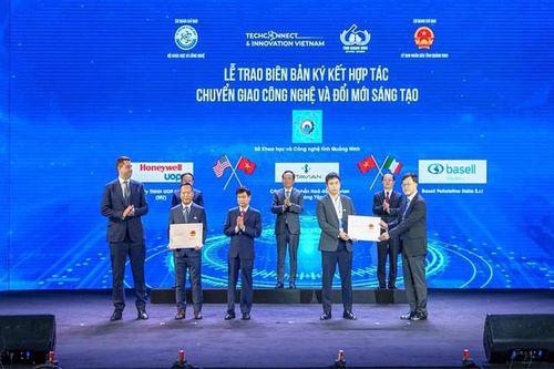 Chuyển giao công nghệ hóa dầu hiện đại cho doanh nghiệp