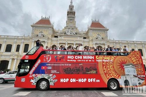 Khai trương Chuyến xe kỷ niệm 50 năm chuyến thăm đầu tiên của lãnh tụ Fidel Castro tới Việt Nam