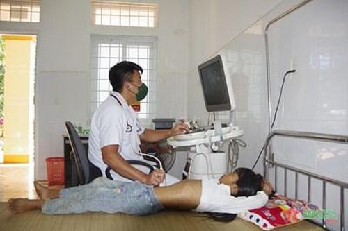 Bác sĩ Hoàng hết lòng vì người bệnh