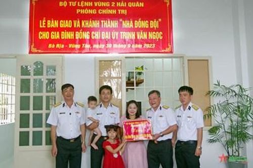 Vùng 2 Hải quân bàn giao nhà đồng đội cho quân nhân có hoàn cảnh khó khăn