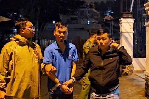 Bắt 'người nhện' chui cửa thông gió