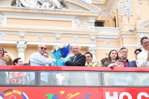 Khai trương chuyến xe kỷ niệm 50 năm Lãnh tụ Cuba Fildel Castro đến thăm Việt Nam