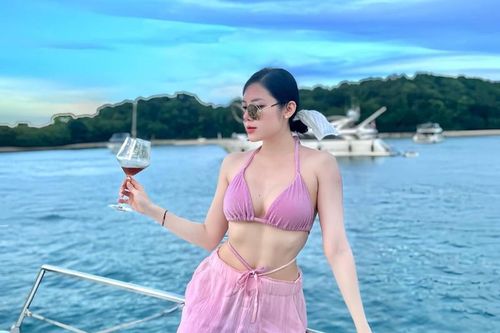 Hậu hóa Hằng Nga, nữ tiếp viên hàng không khoe body cực cháy