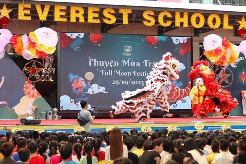 Vui Trung thu, học sinh thỏa sức trải nghiệm trò chơi dân gian