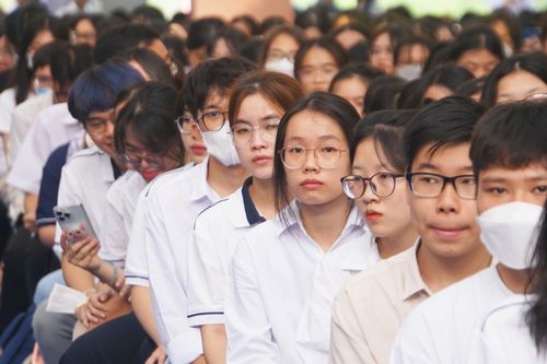 Giúp tân sinh viên 'vượt chướng ngại vật'