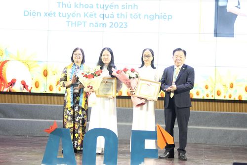 Giám đốc Học viện Tài chính khuyến khích sinh viên tham gia hoạt động ngoại khóa