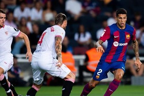 Ramos 'tặng quà', Barcelona đánh bại Sevilla trên sân nhà