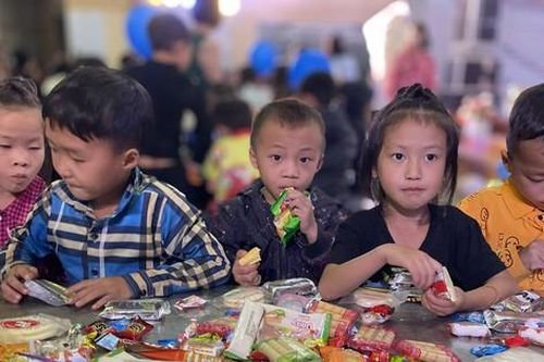 Trung thu với trẻ em vùng cao Yên Bái