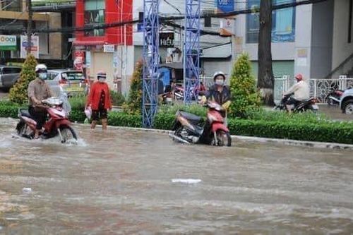Cần Thơ: Triều cường dâng cao, nhiều tuyến đường bị ngập