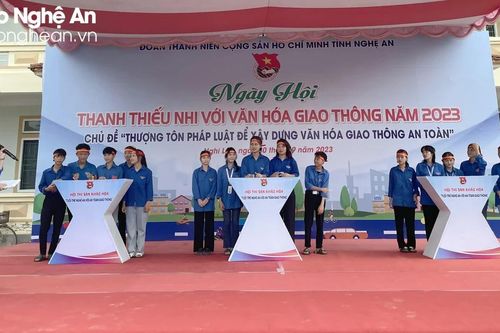 Hơn 1.200 học sinh Nghệ An tham gia Ngày hội 'Thanh niên với văn hóa giao thông'