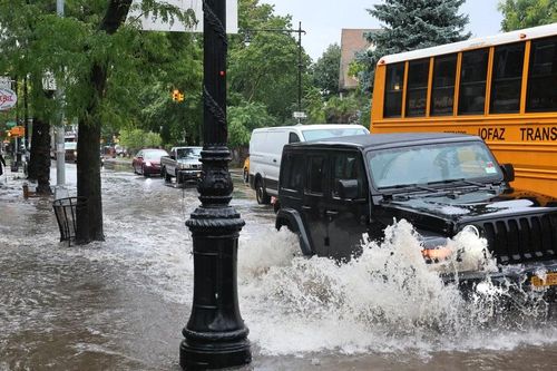 New York phải ban bố tình trạng khẩn cấp vì ngập lụt