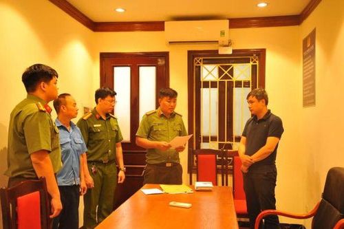 Khởi tố 3 bị can trong vụ vận chuyển trái phép tiền tệ qua biên giới